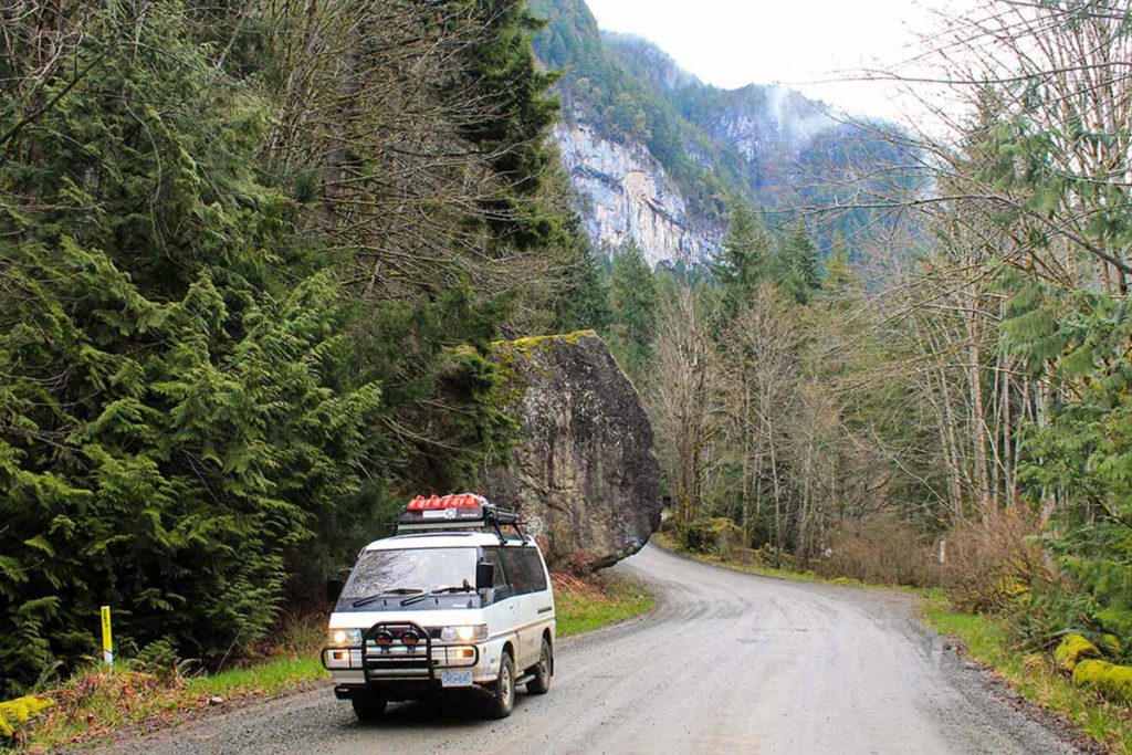 Mit dem Camper unterwegs auf Kanadas abelegenen Straßen